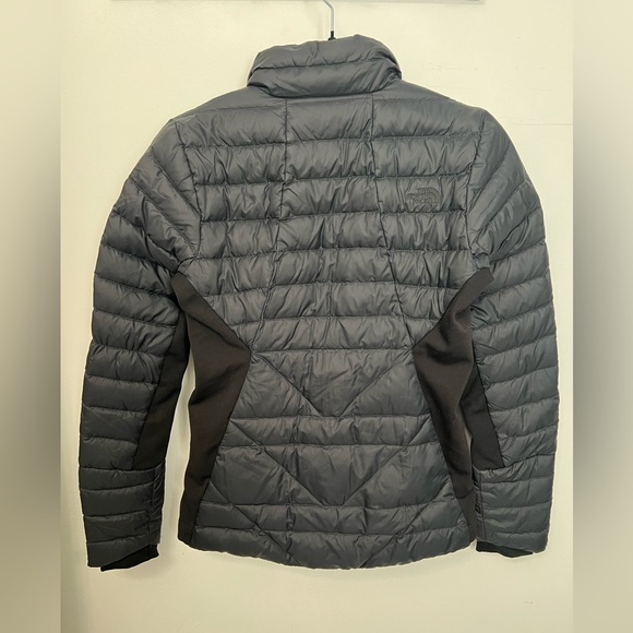 The North Face Women's Black Puffer Jacket - Picture 2 of 5